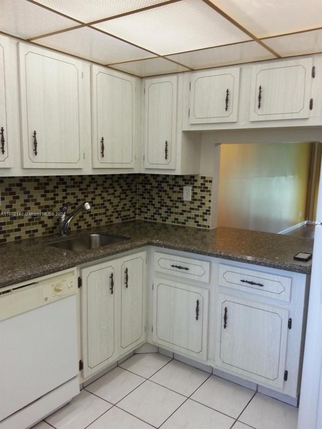 APT-105K - 8300 Sands Point Blvd, Condo with 1 bedrooms, 2 bathrooms and null parking in Tamarac FL | Image 9