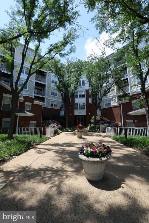 413-1645 International Dr, MCLEAN, VA, 22102-4823 | Card Image