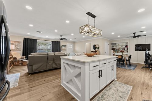 375 Sherwood Forest Blvd, Baton Rouge, LA, 70815-5145 | Card Image