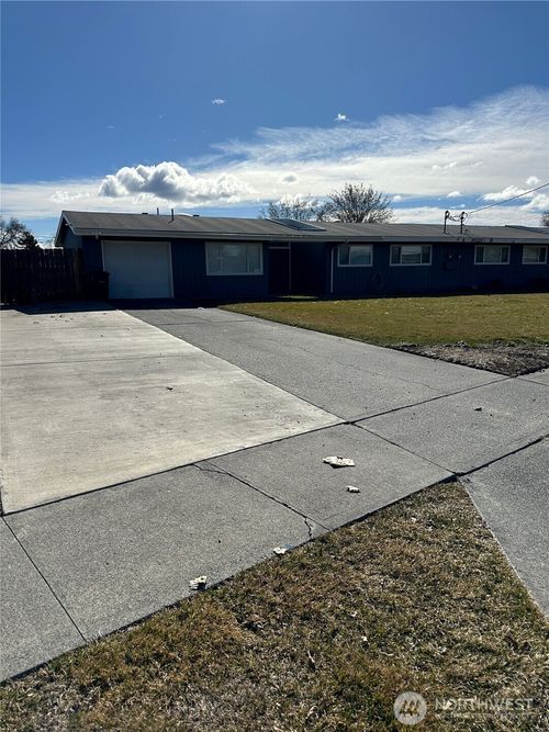 a-9020 Mcconnell Dr, Moses Lake, WA, 98837-3136 | Card Image