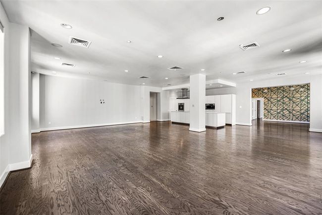 Freshly painted and shows beautifully. | Image 8