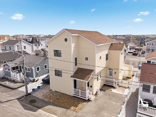27 Bittersweet Ln, Hampton, NH, 03842-3265 | Card Image