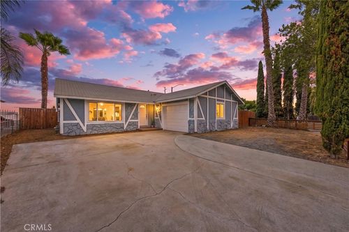560 W Los Angeles Dr, Vista, CA, 92083-3443 | Card Image