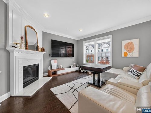 4 Wesmont Dr, Wood Ridge, NJ, 07075-2152 | Card Image