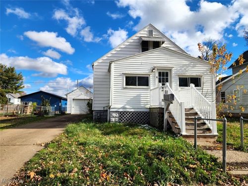 808 8th St Sw, Massillon, OH, 44647-7816 | Card Image