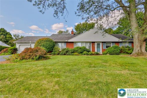 3325 Oxford Cir S, Allentown, PA, 18104-2623 | Card Image