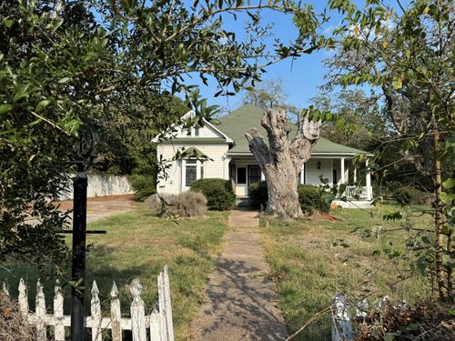 330 N Monroe St, La Grange, TX, 78945-2238 | Card Image