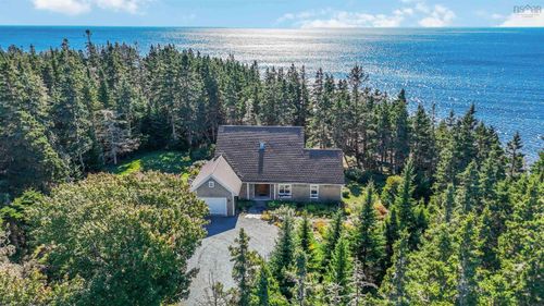 42 Pierce Point Rd, Liverpool, NS, B0T1K0 | Card Image