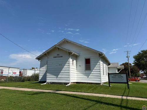 202 Constitution St, Emporia, KS, 66801-4044 | Card Image