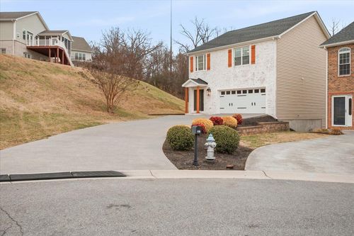 901 Walhalla Ct, Roanoke, VA, 24019-4966 | Card Image
