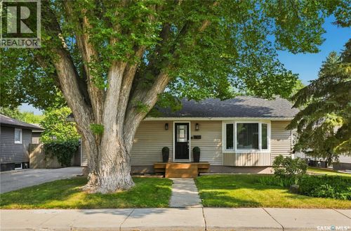 2417 York Ave, Saskatoon, SK, S7J1J4 | Card Image