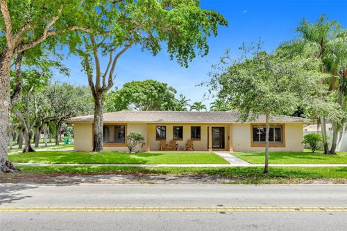 6851 Miami Lakeway S, Miami Lakes, FL, 33014-2924 | Card Image