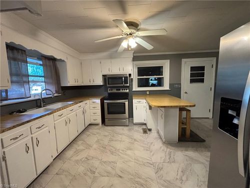 139 E Side Dr, Mount Airy, NC, 27030-3387 | Card Image