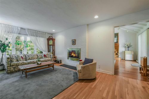 3 Atlanta Dr, Halesite, NY, 11743-2301 | Card Image