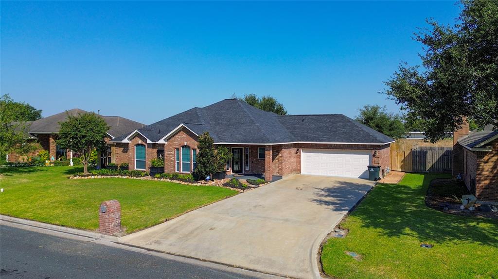 Sam Houston Dr, El Campo, TX 77437