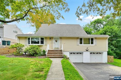 31 Hillside Ter, Montvale, NJ, 07645-2512 | Card Image