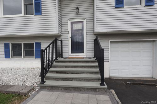 42 Rutledge Ave, Highland Mills, NY, 10930-5102 | Card Image