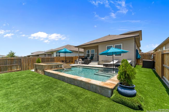 449 Middle Green Loop, House other with 3 bedrooms, 3 bathrooms and null parking in Floresville TX | Image 5