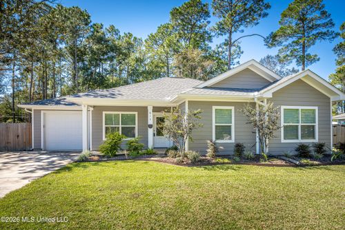 615 Plum St, Ocean Springs, MS, 39564-8716 | Card Image