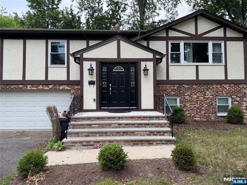 7 Campi Ct, Dumont, NJ, 07628-1701 | Card Image