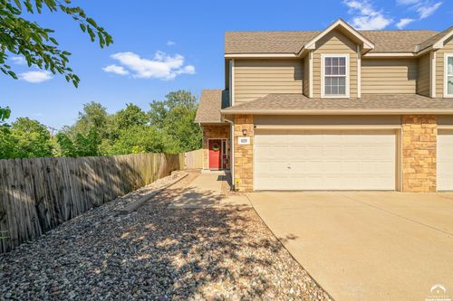 628 N Wrigley Ln, Lawrence, KS, 66044-1112 | Card Image