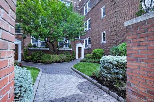 1d-17 Gaynor Ave, Manhasset, NY, 11030-1902 | Card Image