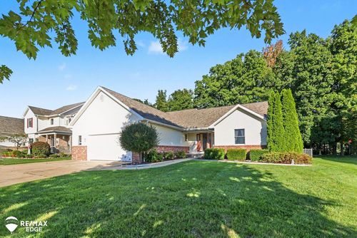 926 Village Dr, Davison, MI, 48423-1052 | Card Image