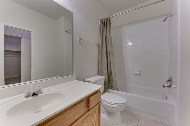 upstairs bathroom | Image 23
