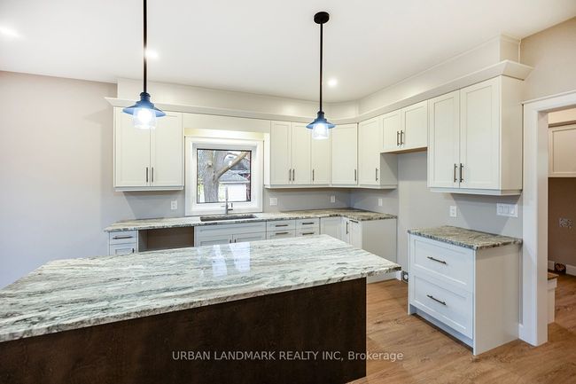 214 Aberdeen Ave, House other with 4 bedrooms, 3 bathrooms and 4 parking in Peterborough ON | Image 13