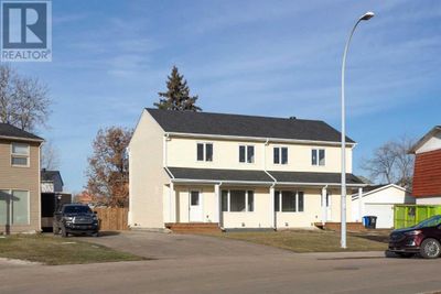 57 Poplar Cres, Home with 3 bedrooms, 2 bathrooms and 3 parking in Fort Mcmurray AB | Image 3