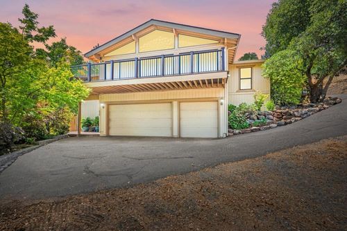 830 Holly Hills Dr, Auburn, CA, 95603-3803 | Card Image