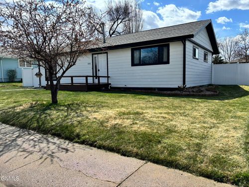 505 5th St Ne, Watford City, ND, 58854-7414 | Card Image
