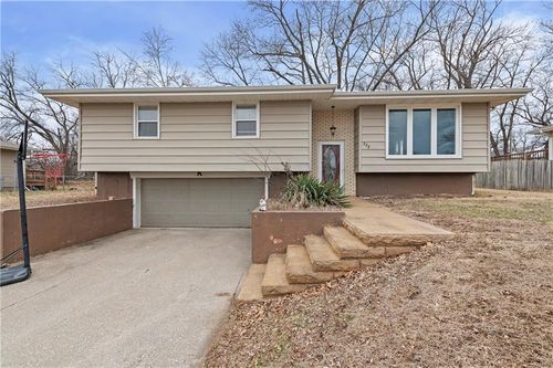 332 Matthews Ln, Gower, MO, 64454-9159 | Card Image