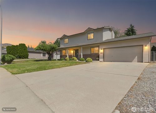 1510 4th St, Wenatchee, WA, 98801-1739 | Card Image