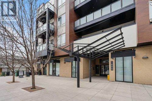 1899 45 St Nw, Calgary, AB, T3B4S3 | Card Image