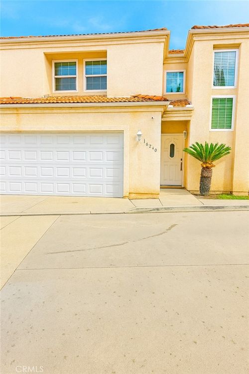 16240 Hunsaker Ave, Paramount, CA, 90723-4772 | Card Image