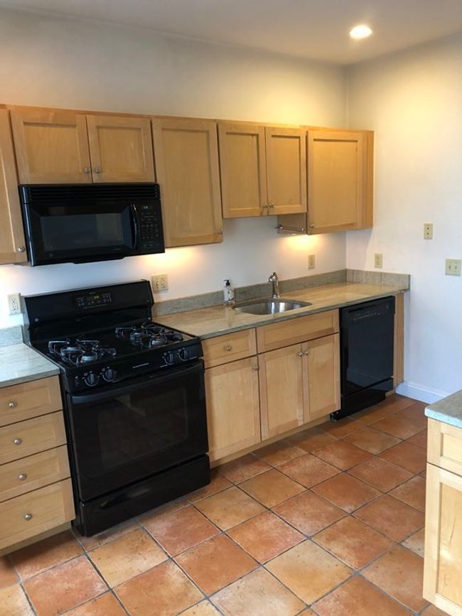 201 - 276 Cypress St, Condo with 2 bedrooms, 1 bathrooms and 1 parking in Brookline MA | Image 9