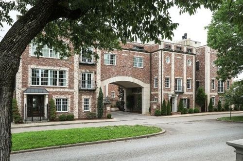 103 W End Close, Nashville, TN, 37205-2454 | Card Image