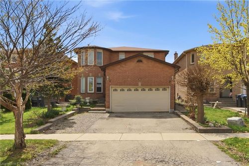31 Castlehill Rd, Brampton, ON, L6X4E3 | Card Image