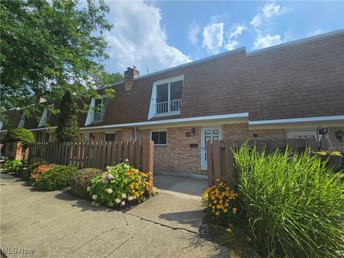 apt-j8-6472 State Rd, Cleveland, OH, 44134-4169 | Card Image