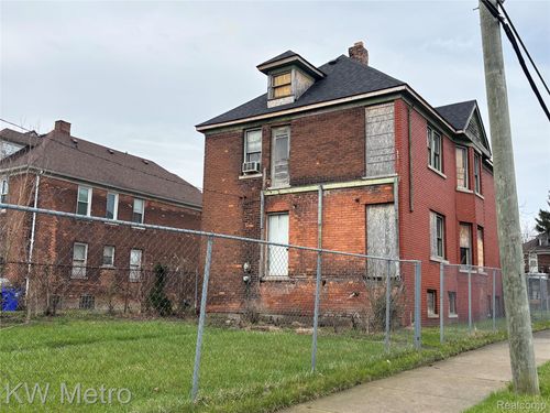 2676 Montclair St, Detroit, MI, 48214-4057 | Card Image