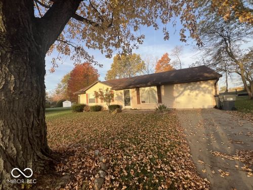 220 N Meadow Ln, Albany, IN, 47320-1425 | Card Image