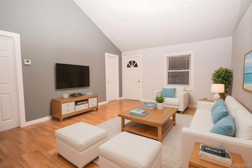 27 Cynthia Ln, Center Moriches, NY, 11934-2601 | Card Image