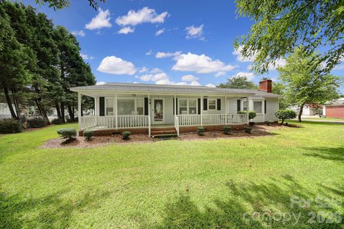215 W Stevens Dr, Kershaw, SC, 29067-1533 | Card Image