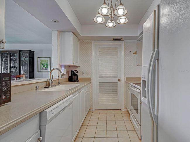 APT-235 - 800 Capri Isles Blvd, Condo with 2 bedrooms, 2 bathrooms and null parking in Venice FL | Image 16