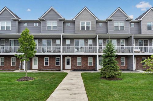3981 Trailway Commons Circle, Auburn Hills, MI, 48326 | Card Image