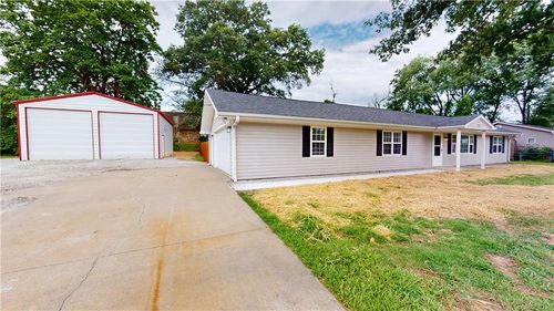 1119 N Commercial St, Nevada, MO, 64772-1627 | Card Image