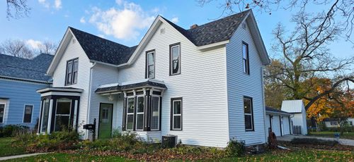 207 Spriggs St, Charles City, IA, 50616-1828 | Card Image