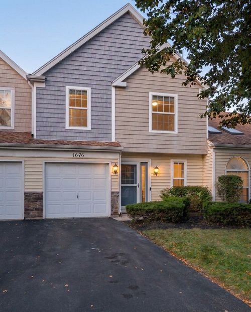 1676-1676 Pebble Beach Cir, Elgin, IL, 60123-6867 | Card Image