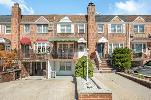 61-43 75th Pl, Middle Village, NY, 11379-1219 | Card Image